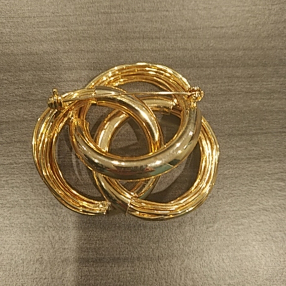 Wire vintage gold tone brooch - Picture 2 of 4